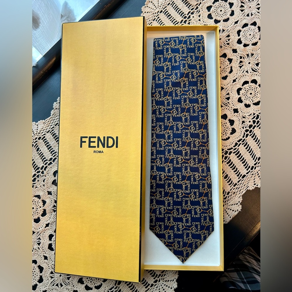 Fendi Elegant Navy and Gold Patterned Tie with box - Picture 7 of 8